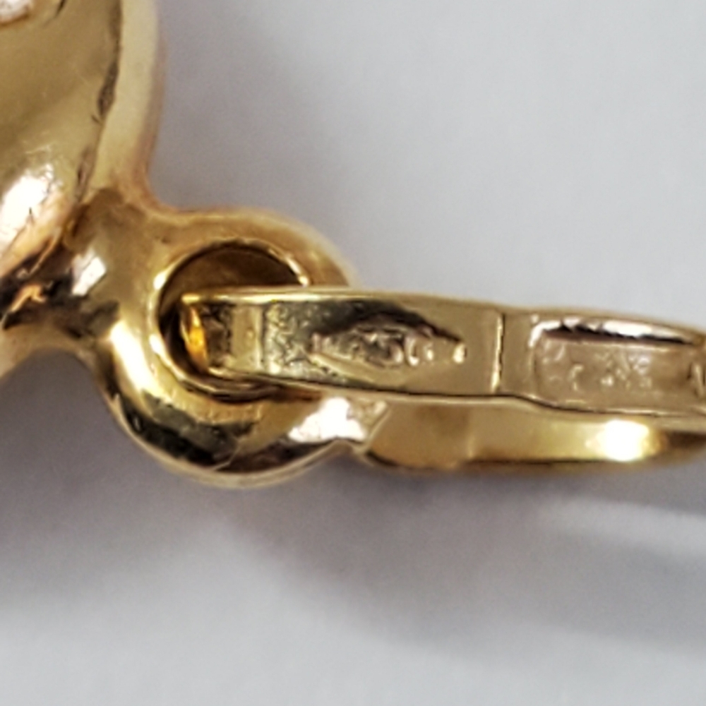 18K Gold Dolphin Pendant – A Symbol of Elegance and Playfulness - Picture 2 of 4